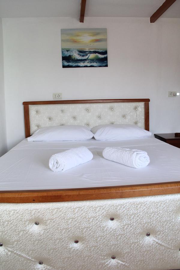 Hotel Italia Tirana Buitenkant foto